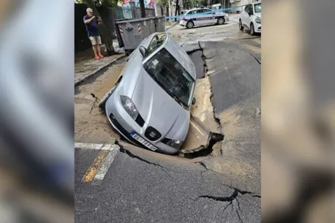 Auto propao u asfalt u Beogradu 