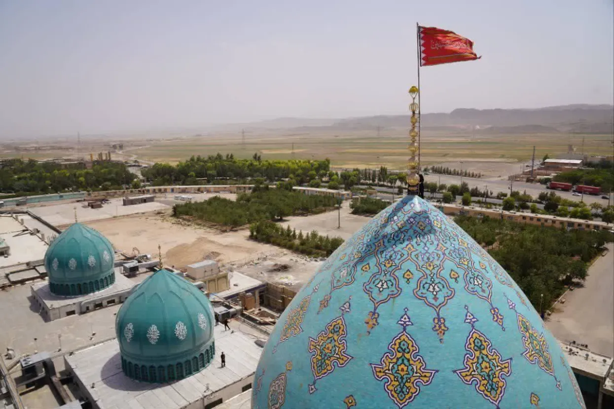 Iran podigao crvenu zastavu nad džamijom