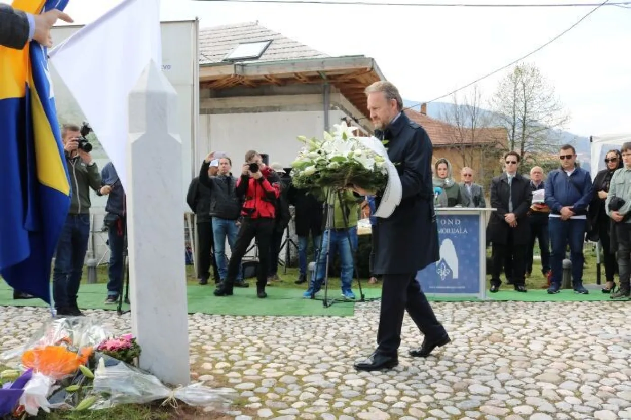 Odavanje počasti Rasimu Deliću - Bakir Izetbegović 