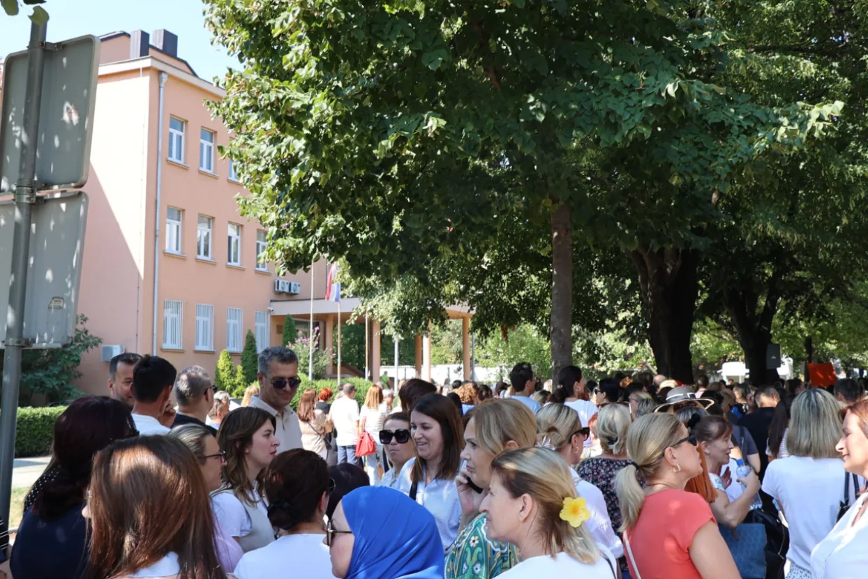 Prosvjetari u HNŽ stupili u generalni štrajk i održali prosvjednu šetnju 