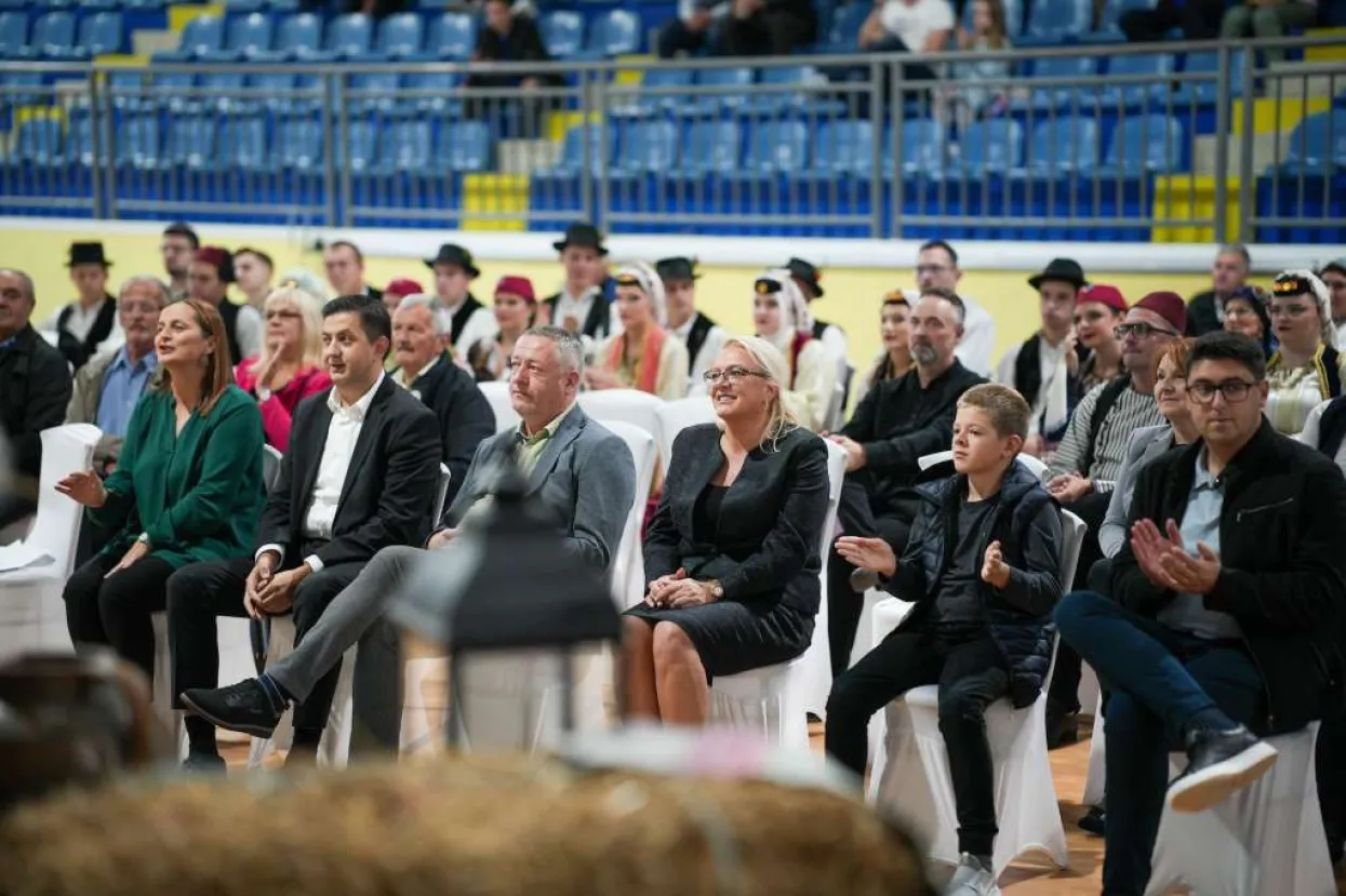 Bradara otvorila Smotru folklora 'Igrom da te upoznam' u Kreševu