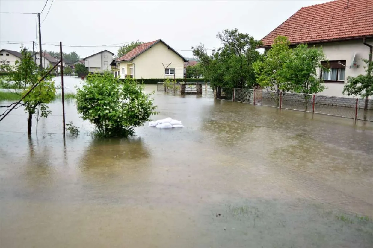 Vrh vodenog vala Dunava noćas ušao u Hrvatsku 