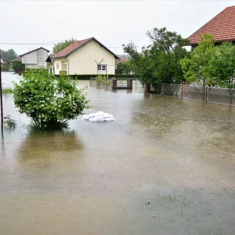 Vrh vodenog vala Dunava noćas ušao u Hrvatsku 