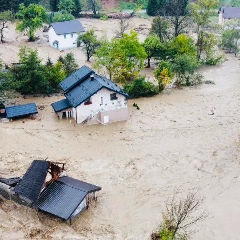 Stravične poplave i odroni u BiH