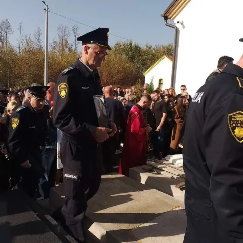 Sahranjen policajac ubijen u terorističkom napadu u Bosanskoj Krupi