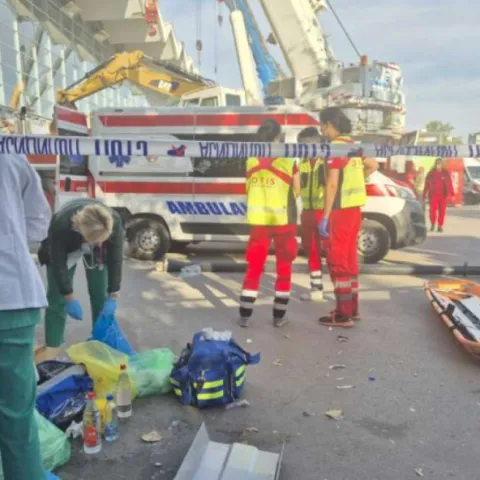 Pad nadstrešnice na željezničkom kolodvoru u Novom Sadu