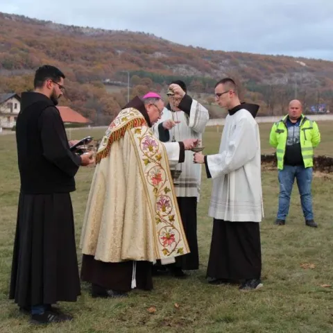 U Livnu se gradi križni put od betona i bronce